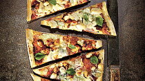 Pizza se sýrem s modrou plísní