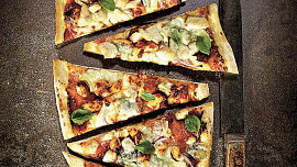 Pizza se sýrem s modrou plísní