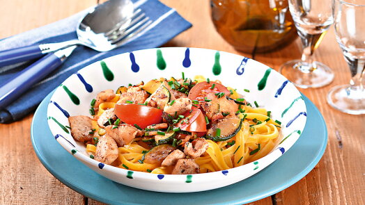 Fettuccine s kuřecím masem a cuketou