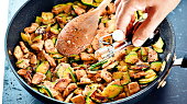 Fettuccine s kuřecím masem a cuketou