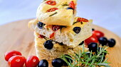 Focaccia s čerstvými rajčaty
