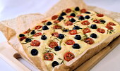 Focaccia s čerstvými rajčaty