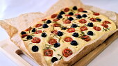Focaccia s čerstvými rajčaty