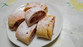 Jablkový závin z tvarohového těsta