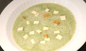Mangoldová ( špenátová ) polévka s tofu (Tofu som dala údené, mám ho rada)
