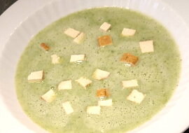 Mangoldová ( špenátová ) polévka s tofu (Tofu som dala údené, mám ho rada)