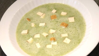 Mangoldová ( špenátová ) polévka s tofu, Tofu som dala údené, mám ho rada