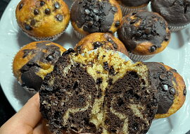 Snídaňové muffiny z cukety a banánu