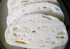 Houskový knedlík (Vařeno v páře.)