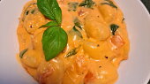 Smetanové rajčatové gnocchi z jedné pánve