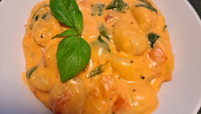 Smetanové rajčatové gnocchi z jedné pánve