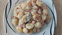 Gnocchi s nivou, šunkou a zelím
