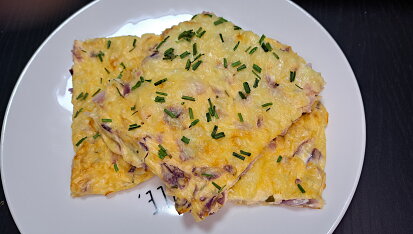 Slaný koláč z tvarohu se šunkou a sýrem