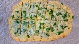Sýrová pizza na celerovém těstě