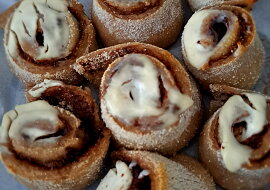 Měkké skořicové šneky (Cinnamon rolls)