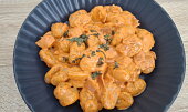 Rychlé gnocchi s kuřecím masem v rajčatové omáčce