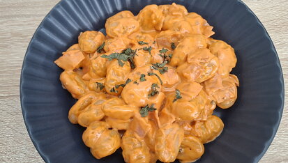 Rychlé gnocchi s kuřecím masem v rajčatové omáčce