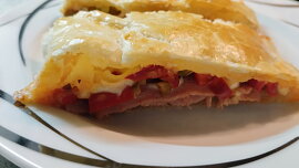 Pizza závin s olivami a zeleninou