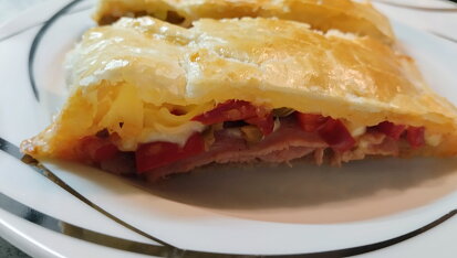 Pizza závin s olivami a zeleninou