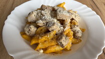 Dýňové „mac and cheese" s kuřecím masem