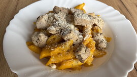 Dýňové „mac and cheese" s kuřecím masem