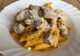 Dýňové „mac and cheese" s kuřecím masem