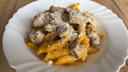 Dýňové „mac and cheese" s kuřecím masem, Dýňový "mac and cheese" s kuřecím masem