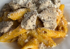 Dýňové „mac and cheese" s kuřecím masem