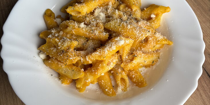 Dýňové „mac and cheese" s kuřecím masem