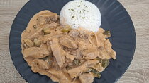 Vepřový stroganov se žampiony