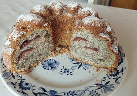 Maková bábovka s ovocem