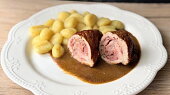 Vepřové roládky s cibulovo-houbovou omáčkou