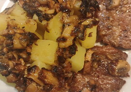 Kotlety se žampiony a slaninou