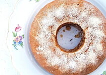 Jednoduchá a úžasná kefírová bábovka s jablky a ořechy