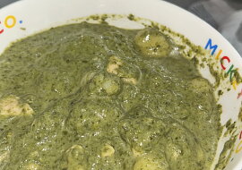Gnocchi s kuřecím masem, špenátem a sýrovo-smetanovou omáčkou (Místo čerstvého sem dala mražené vynikající)