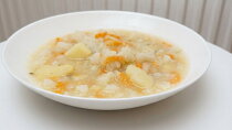 Květáková polévka s bramborem a bio miso pastou s shiitake