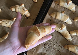 Nedělní rohlíky (Trošičku se rozjely špičky a z rohlíku je banketka, ale jsou výborné)