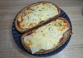 Zapečené tousty - teplé chlebíčky