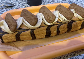 Biscoff roláda s banánem